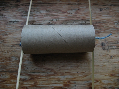 durch die Rolle hindurchgezogen